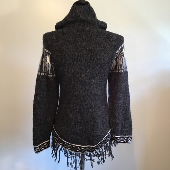 Classic Shakira Hooded Sweater with Fringed Hem Size S - Picture 4 of 11